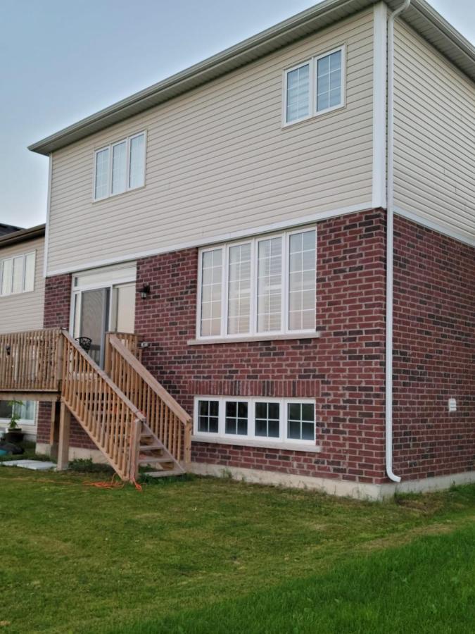 Вілла Niagara- Beautiful Cozy Sunfilled Big Complete House Minutes Drive From Falls Thorold Екстер'єр фото